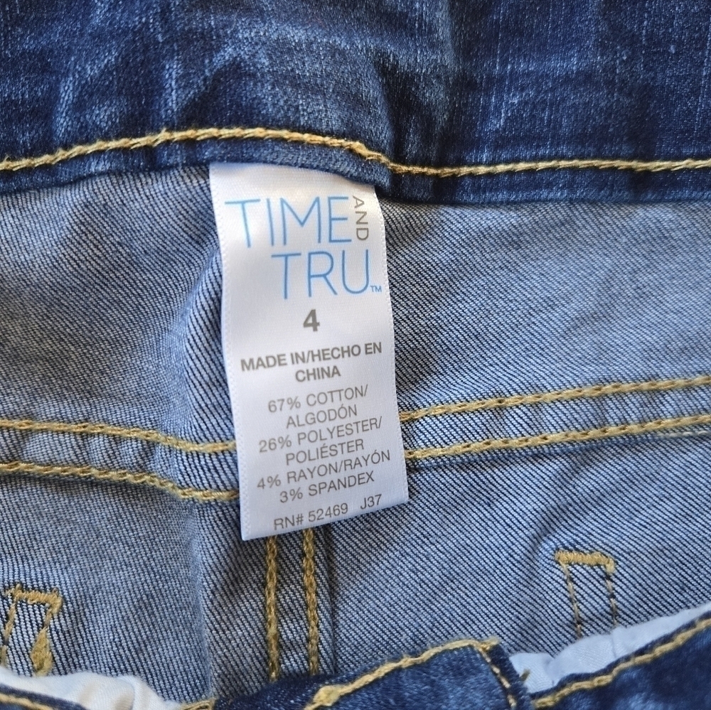 Time and Tru  dark wash denim rolled hem distressed Bermuda Jean shorts 4 - Picture 5 of 9